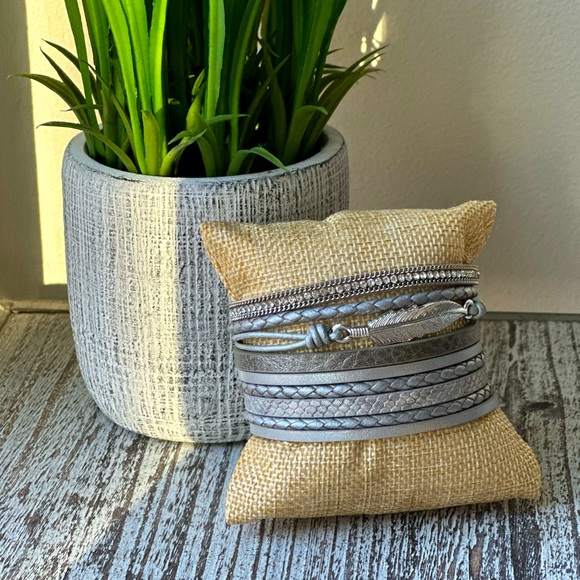 Vegan Leather Cuff Wrap Bracelet (Gray) - Picture 1 of 4